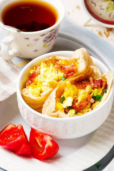 Breackfast omlet pita.selective odak