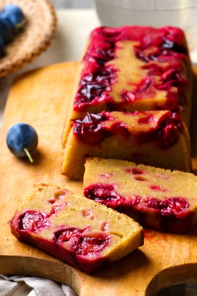 Pastel de ciruela y aceite de oliva al revés — Foto de Stock