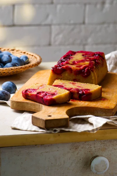 Pastel de ciruela y aceite de oliva al revés — Foto de Stock