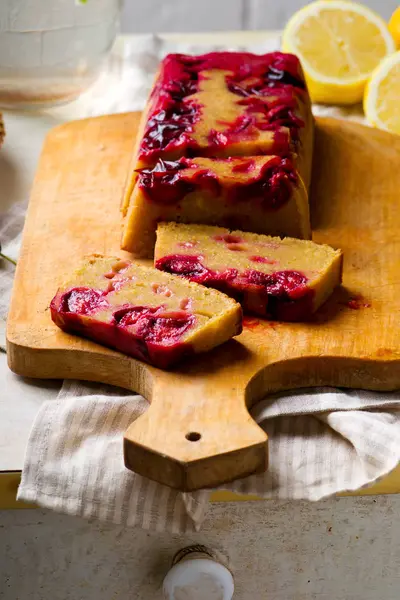 Torta di prugne e olio d'oliva capovolta — Foto Stock