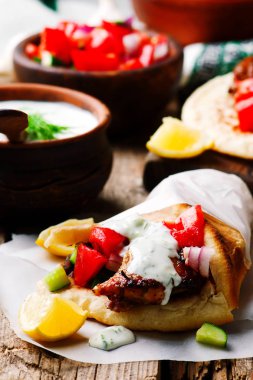 cacık ile Yunan tavuk döner