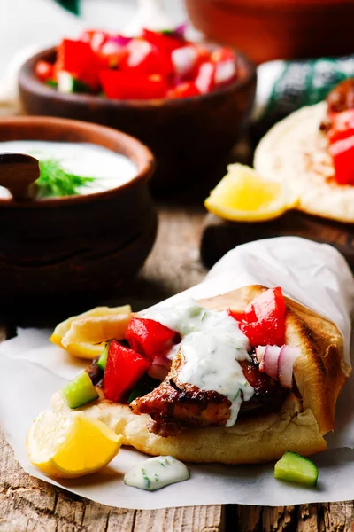 cacık ile Yunan tavuk döner