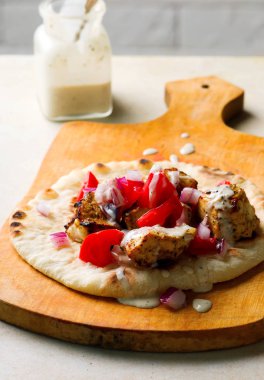 tavuk pide sandwich.style rustic.selective odak