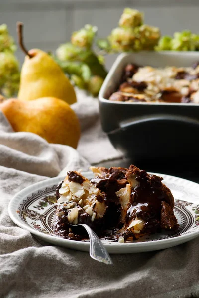 Squidgy choklad päron pudding — Stockfoto