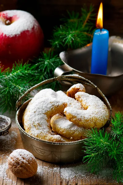クリスマス クリスマスの素朴な背景にバニラ クッキー — ストック写真