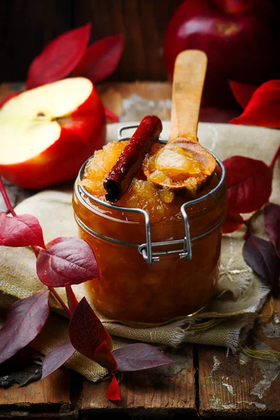 Azúcar morena y compota de manzana con canela . —  Fotos de Stock