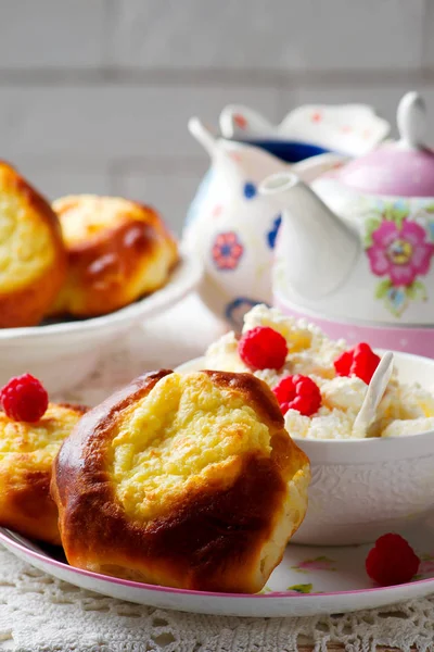 Vatrushki, rolos russos tradicionais com queijo cottage — Fotografia de Stock