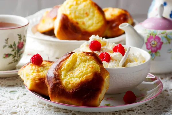 Vatrushki, rolos russos tradicionais com queijo cottage — Fotografia de Stock