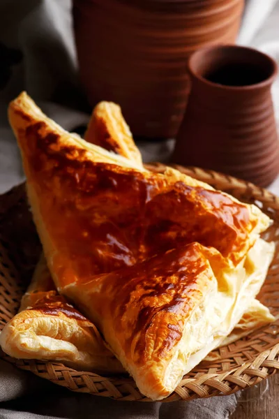 Khachapuri, geleneksel Gürcü pasta. rustik tarzı