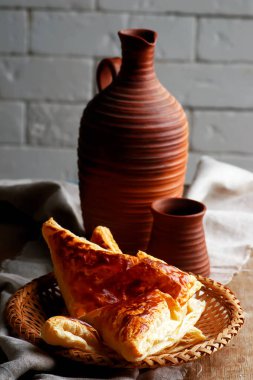 Khachapuri, geleneksel Gürcü pasta. rustik tarzı