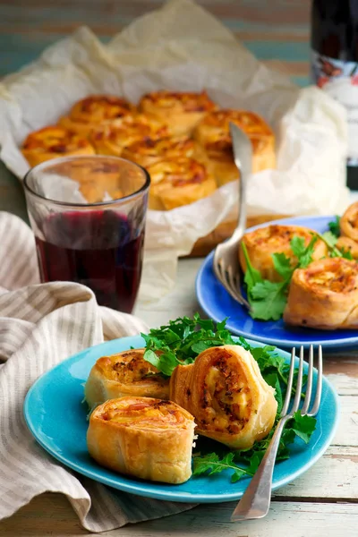 Kuřecí cordon bleu srpek rolls.style rustikální — Stock fotografie