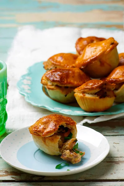 Mini kyckling, sherry och ört pies.style rustik — Stockfoto