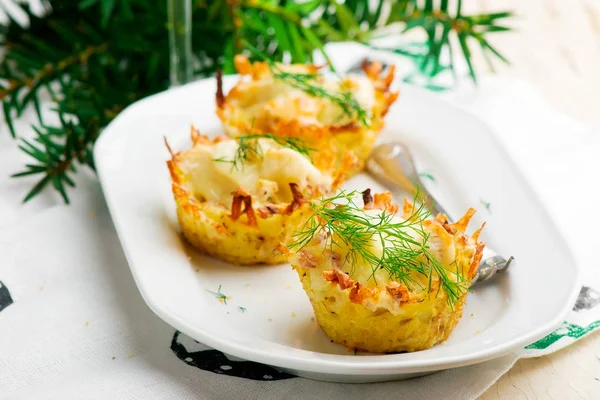 Potato and chicken cups.. style rustic — стоковое фото