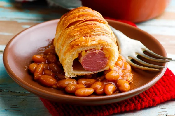 Chili cheese dog bake.style rustic — Stock Photo, Image