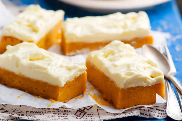 Pumpkin Bars with cream cheese fristing. — Stock Photo, Image
