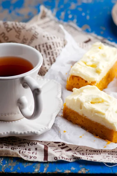 Krem peynir fristing çubuklarıyla kabak.