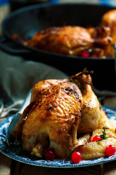 Gallinas de córnico rellenas de manzana de arándano — Foto de Stock