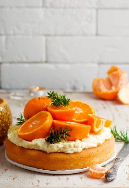 krem peynir frosting ile taze mandalina pasta.