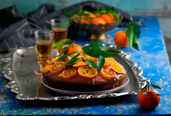 Madeira Cake med karamelliserad Tangerines.selective fokus — Stockfoto