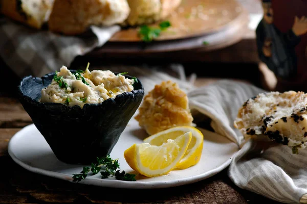 Salsa de frijol blanco con hierbas frescas . —  Fotos de Stock