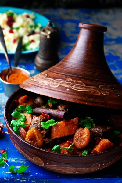 Courge d'agneau et abricot tagine.style rustique — Photo