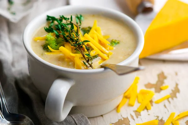 Broccoli cheddar pollo e zuppa di gnocchi — Foto Stock