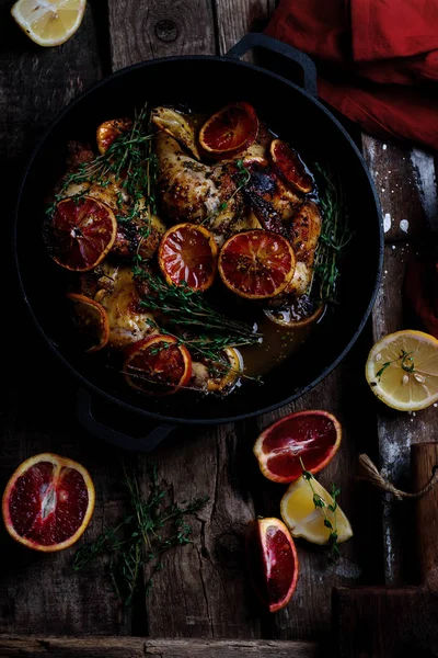 LEMON BLOOD ORANGE GLAZED ROAST CHICKEN — Stock Photo, Image