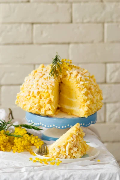 Italienska Mimosa tårta — Stockfoto