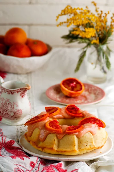 血橙磅蛋糕与橙色的热情糖衣 — 图库照片