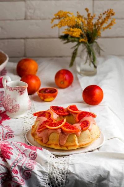 BLOOD ORANGE POUND เค้กกับ ORANGE ZEST ICING — ภาพถ่ายสต็อก