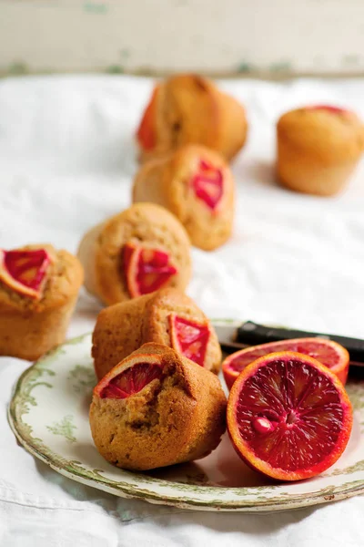 Vollkornblut-Orangen und Olivenöl-Muffins. — Stockfoto