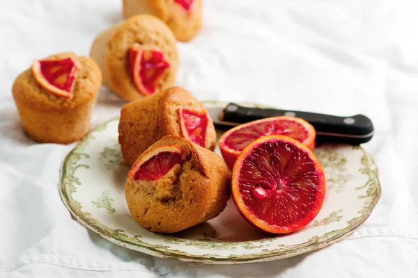 Whole Wheat Blood Naranja y Aceite de Oliva Muffins . — Foto de Stock