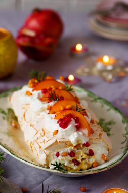 Kış meyve Pavlova Roulade.Style vintage