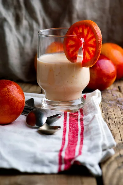 Blood Orange pannacotta i till glas — Stockfoto