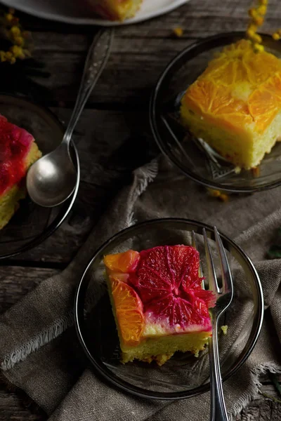 UPSIDE DOWN OMBRE ORANGE Cake with VANILLA.. enfoque selectivo — Foto de Stock