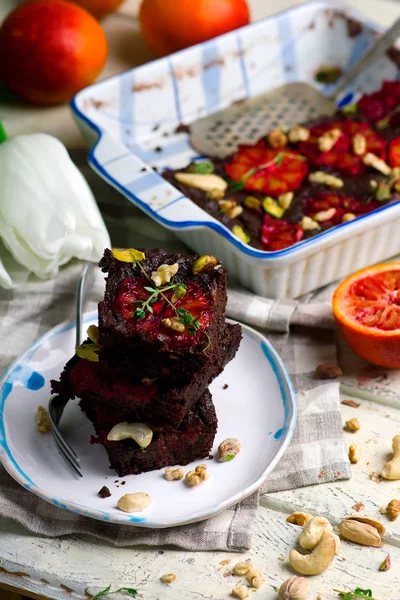 Tuzlu Kan portakalı kek ile fındık ve kekik — Stok fotoğraf