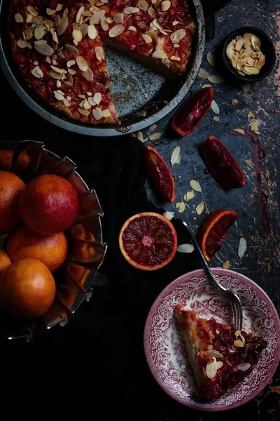 Blutorange Mandelkuchen. Selektiver Fokus — Stockfoto