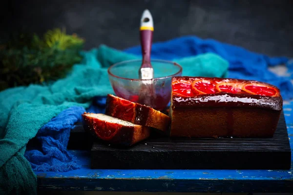 Sang orange grec yaourt pavot graines petit déjeuner cake.selective focus — Photo