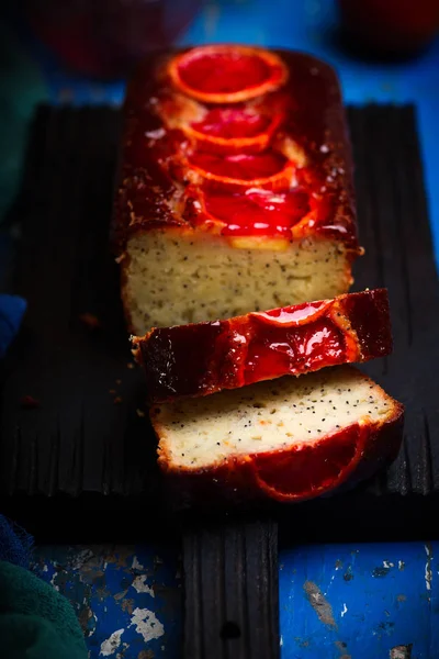 Sang orange grec yaourt pavot graines petit déjeuner cake.selective focus — Photo