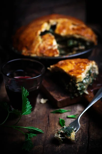 Poulet et ortie pie.style rustique — Photo