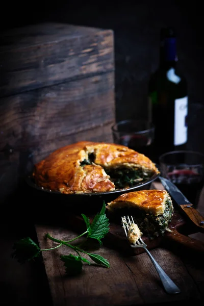 Kyckling och nässlor pie.style rustik — Stockfoto