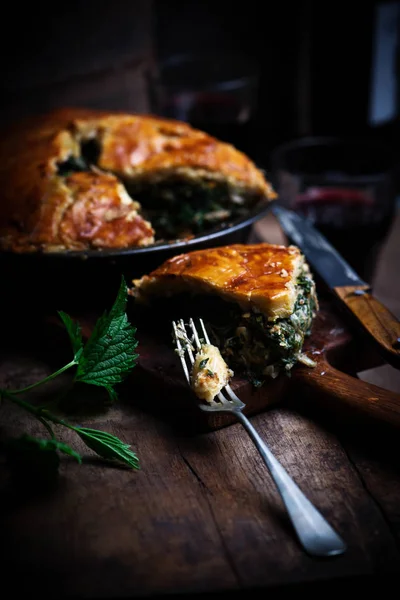 Huhn und Brennnessel pie.style rustikal — Stockfoto