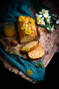 karahindiba petal ve ballı ekmek... seçici odak
