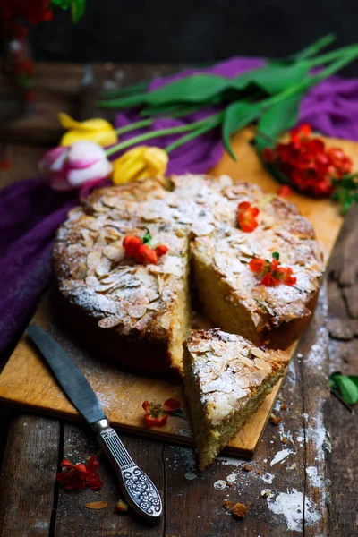 Ravent bademli kek — Stok fotoğraf