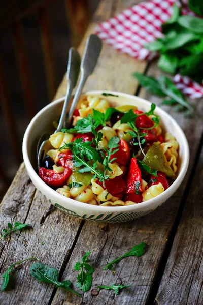 Pasta with roasted vegetables. .style rustic — Stock Photo, Image