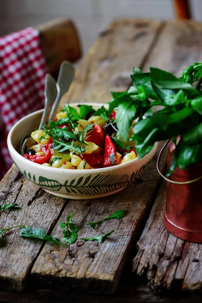 Pasta con verdure arrosto. .style rustico — Foto Stock