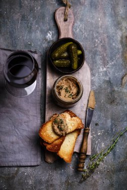 Tavuk ciğeri ezmesi..