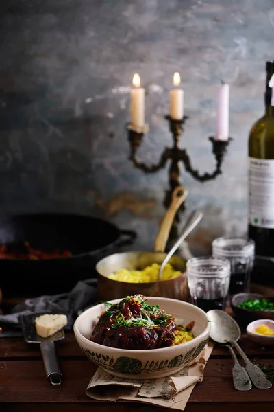 Ossobucco s milánským risotto.style rustikálním. — Stock fotografie