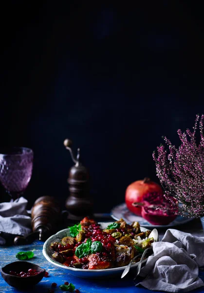 Pánev pečené granátové jablko glazované lososa.. styl rustikální — Stock fotografie