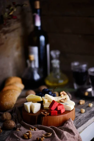 Cheese on the cutting board. selective focus — 스톡 사진